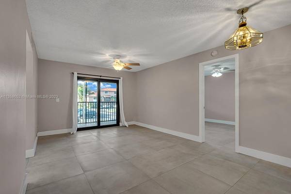 Miami, FL 33196,9728 Hammocks Blvd #201-27