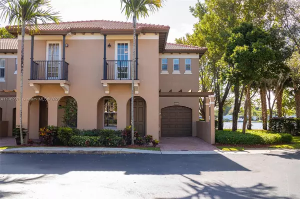 6869 N Julia Gardens Dr, Coconut Creek, FL 33073