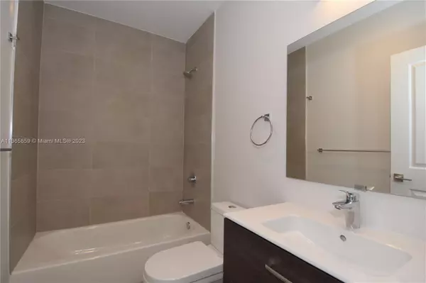 Hallandale Beach, FL 33009,211 SE 4th St #3