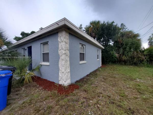 2032-2040 WRIGHT ST,  Fort Myers,  FL 33916