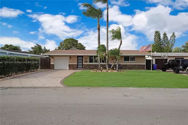 7621 NW 13th St, Pembroke Pines, FL 33024