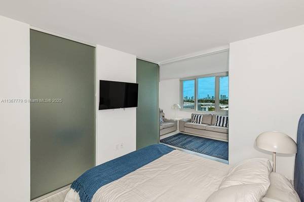 2301 Collins Ave #1032, Miami Beach, FL 33139