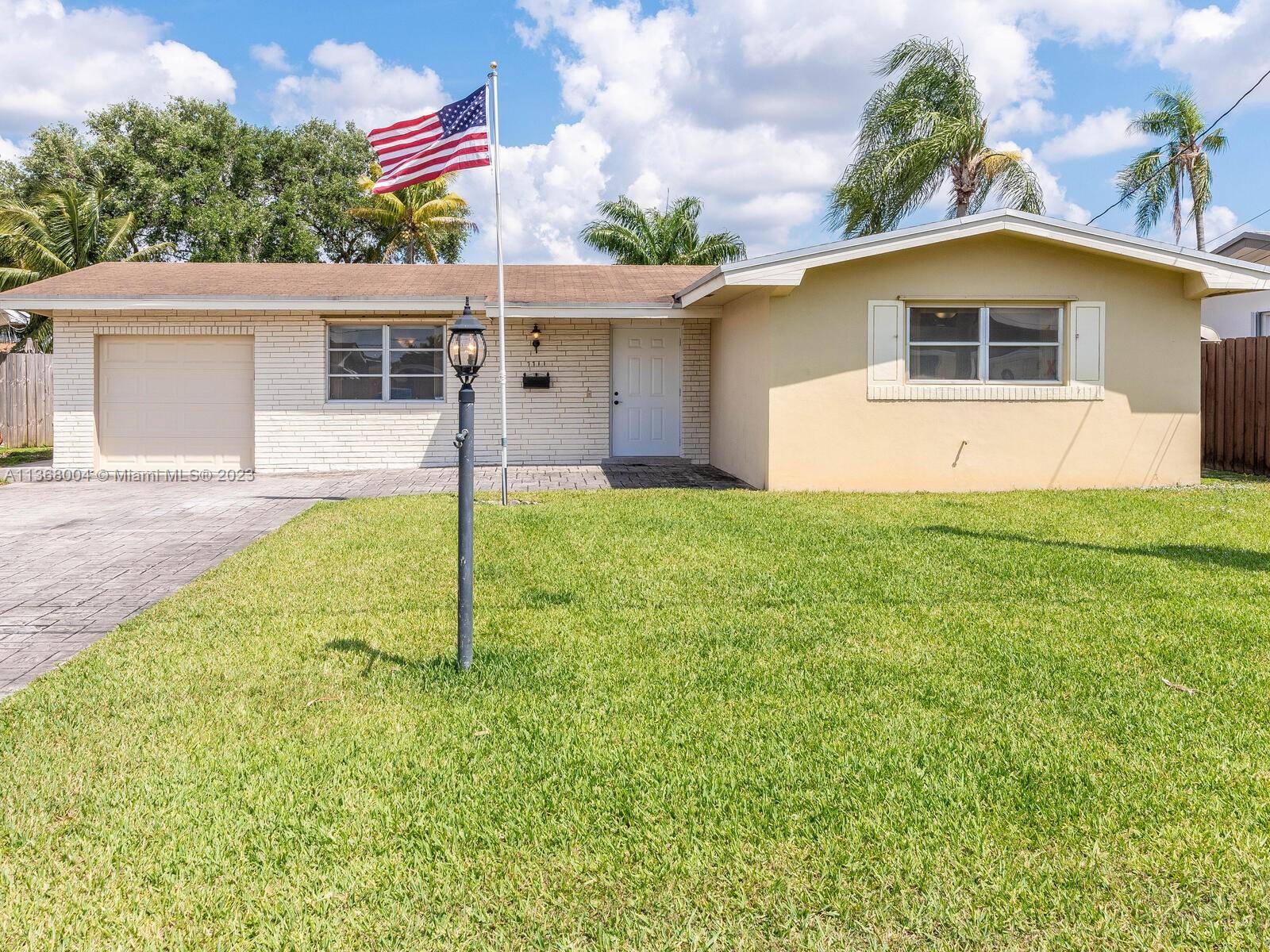 7711 NW 13th St, Pembroke Pines, FL 33024