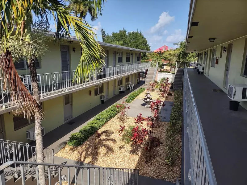 13 NE 2nd Ave #202, Dania Beach, FL 33004