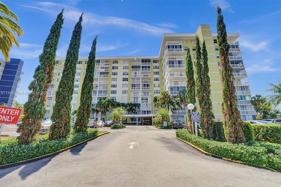 4400 Hillcrest Dr #317B, Hollywood, FL 33021