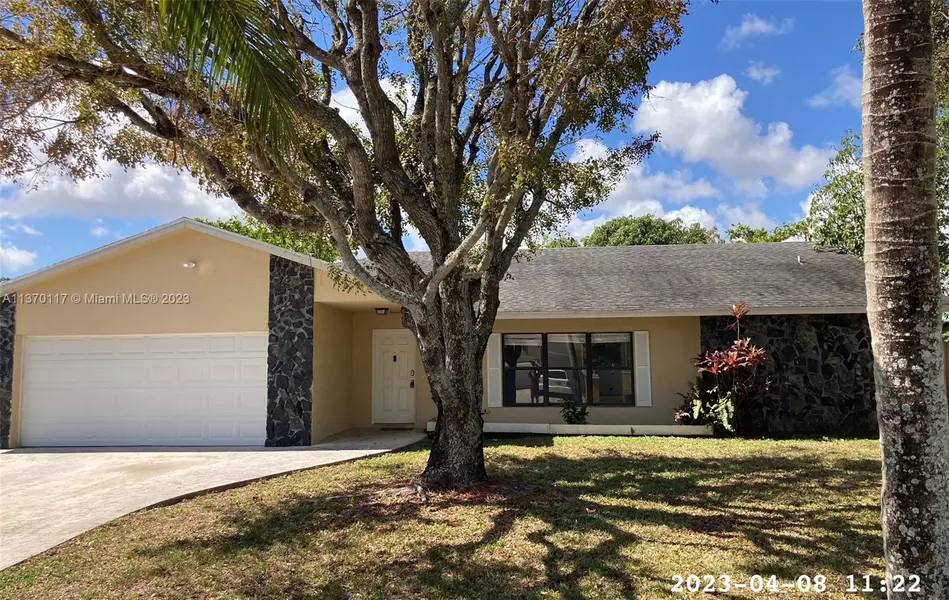 5952 Deerfield Pl, Lake Worth, FL 33463