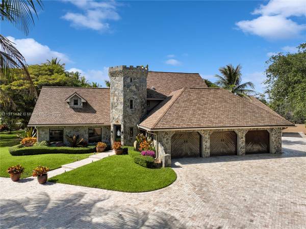 8445 SW 182nd Ter, Palmetto Bay, FL 33157