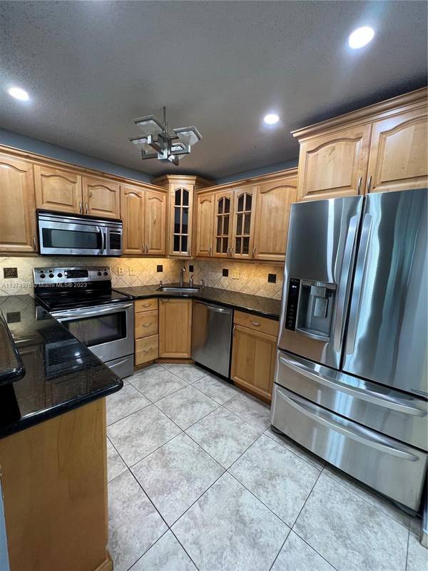 501 Shady Pine Way #B2,  Green Acres,  FL 33415