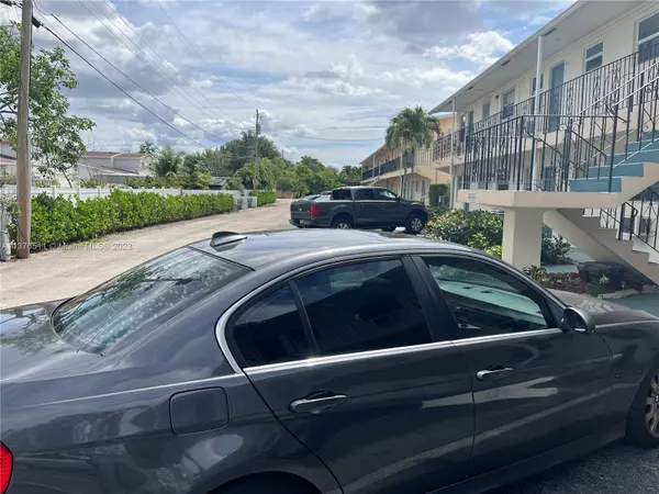 Pembroke Pines, FL 33024,7401 Pines Blvd #115