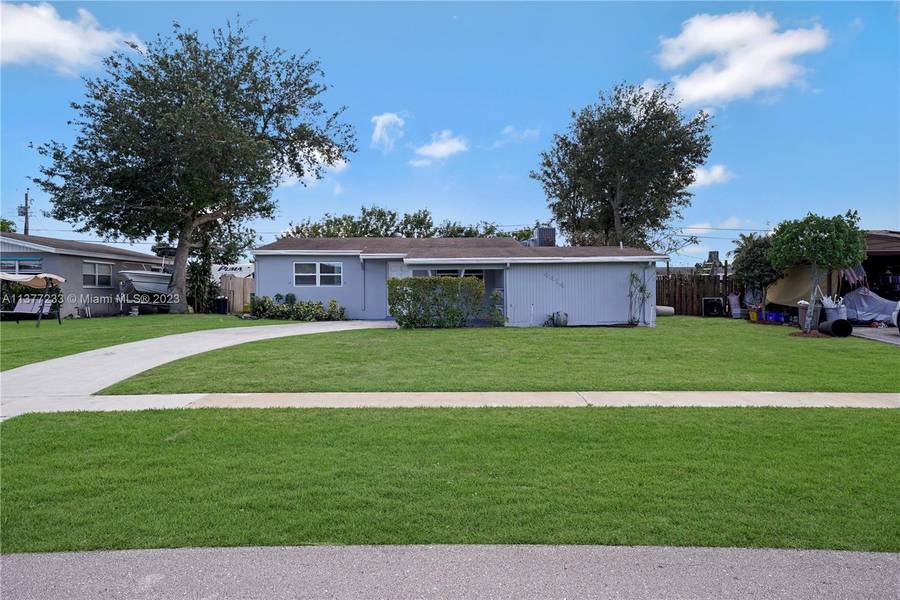 4414 Applecrest Dr, Palm Beach Gardens, FL 33410