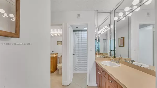 Hallandale Beach, FL 33009,2030 S Ocean Dr #PH 2217