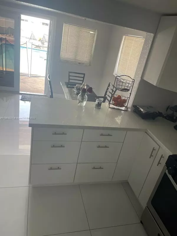 Hialeah, FL 33012,366 W 34th St