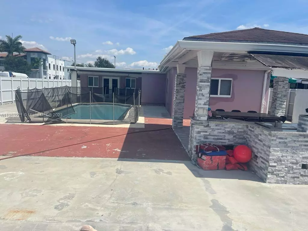 Hialeah, FL 33012,366 W 34th St