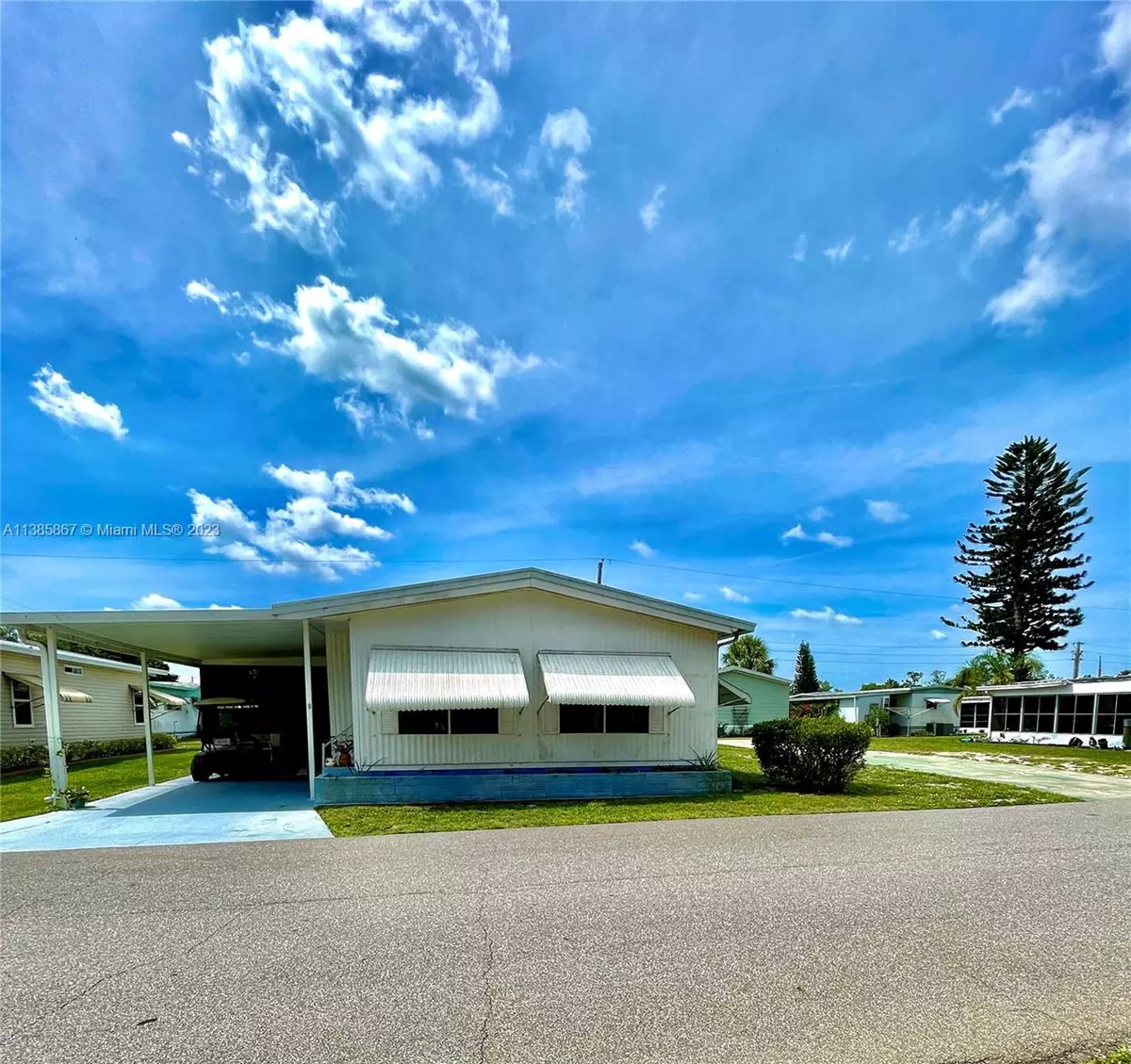 Other City - In The State Of Florida, FL 33852,8 Pine Aire Circle