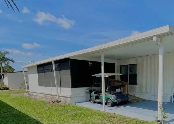 Other City - In The State Of Florida, FL 33852,8 Pine Aire Circle