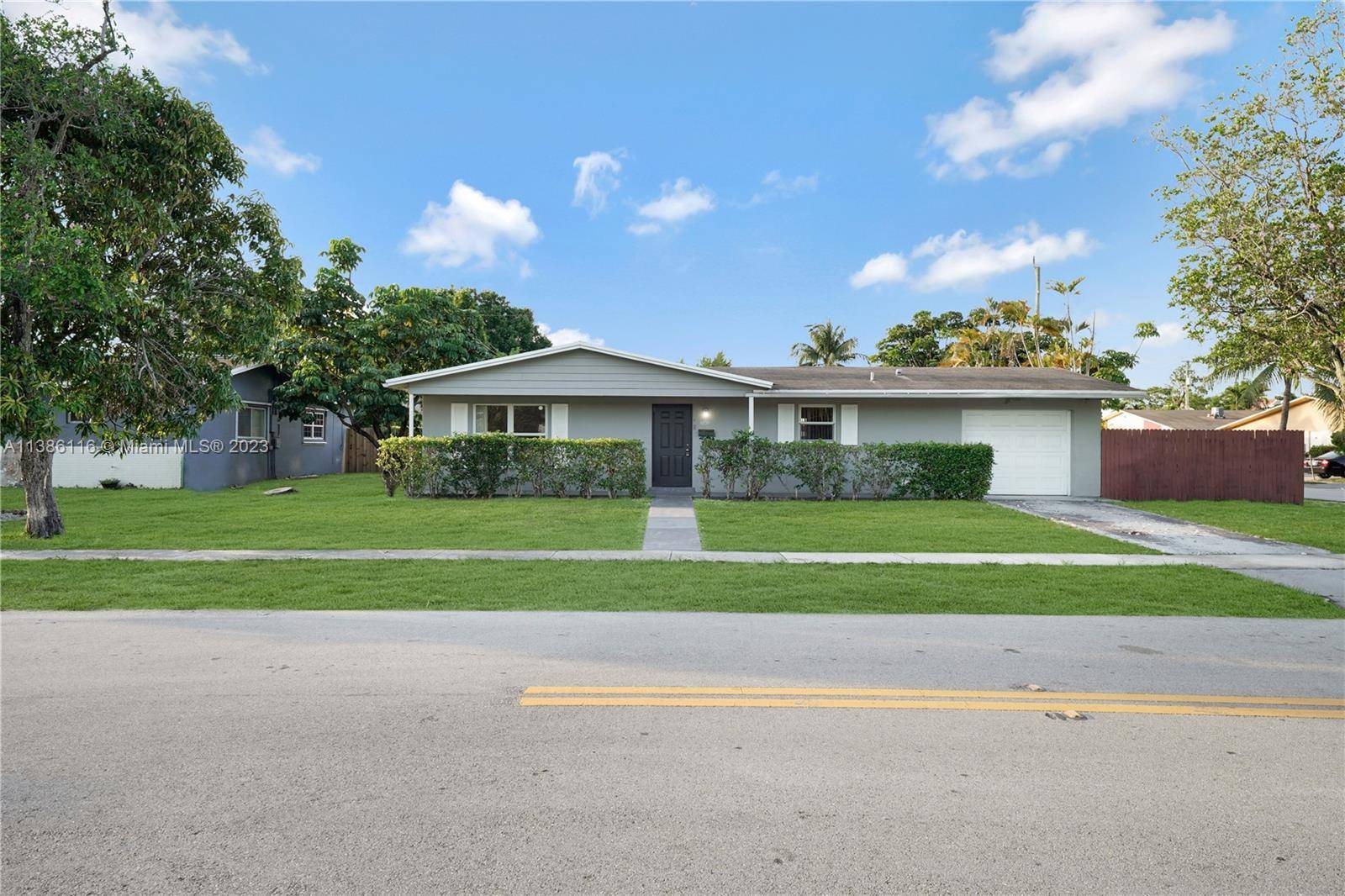 5821 NW 18th Ct, Sunrise, FL 33313