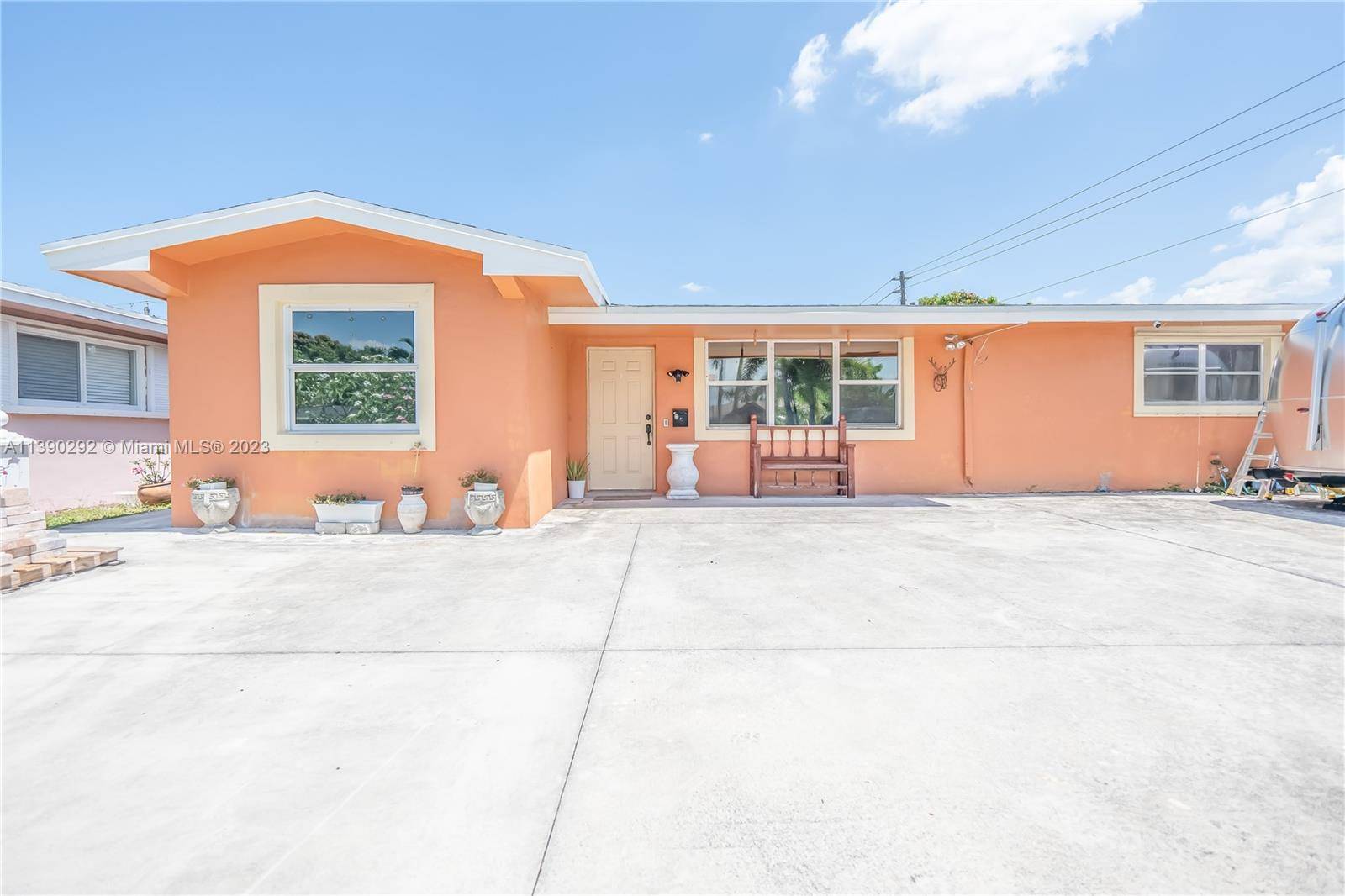 8761 NW 12th St, Pembroke Pines, FL 33024