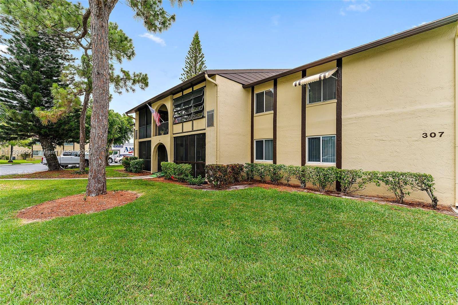 307 Pine Ridge Cir #D-2, Green Acres, FL 33463