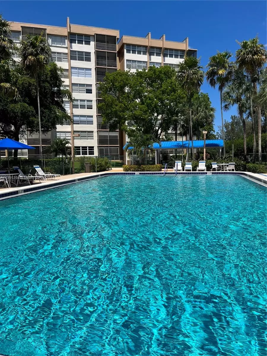 Pembroke Pines, FL 33026,1200 Saint Charles Pl #413