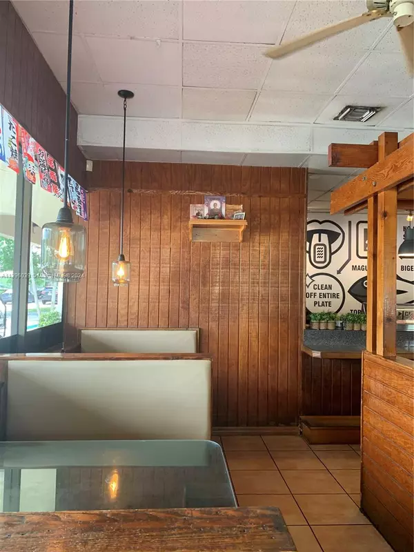 Plantation, FL 33322,1860 N University Dr
