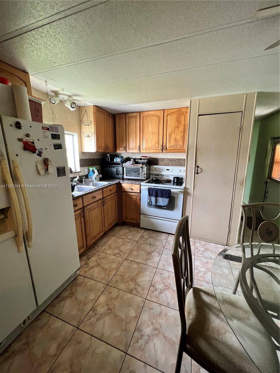 Pembroke Pines, FL 33029,620 NW 217th Ter