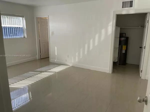 North Miami, FL 33181,11930 NE 19th Dr #7