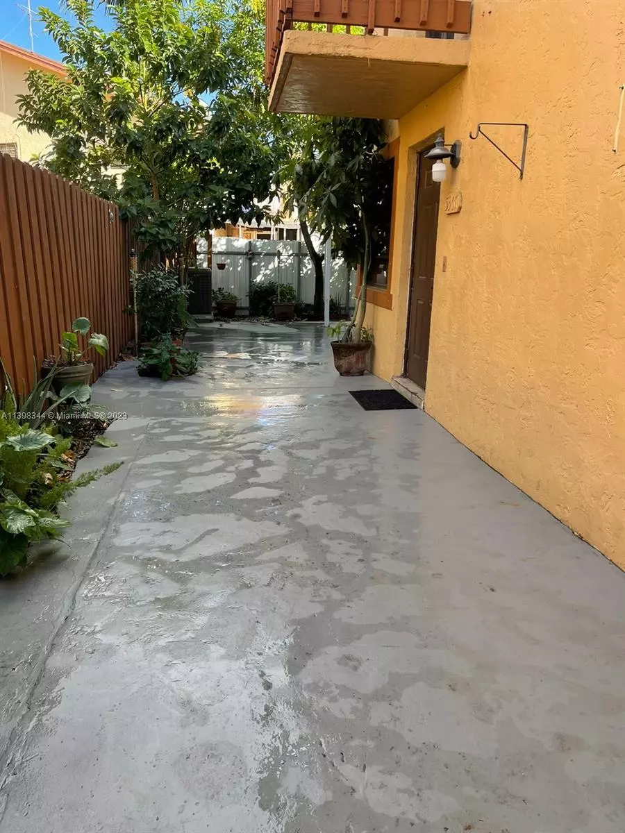 Hialeah, FL 33016,5367 W 23rd Ave #2-3