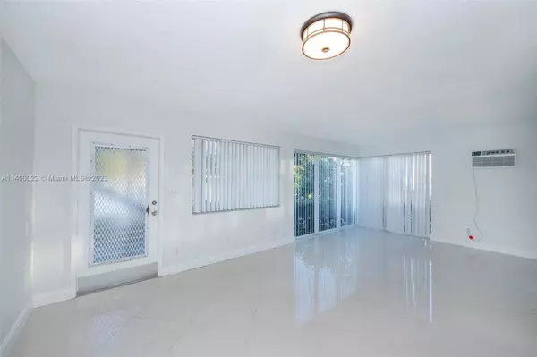 Fort Lauderdale, FL 33316,1060 SE 14th Pl #16A