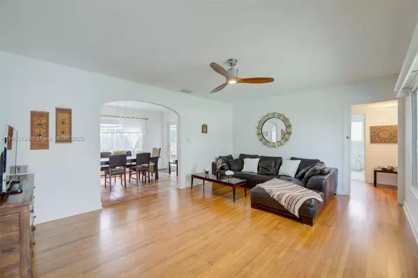 Biscayne Park, FL 33161,11205 NE 8th Ave