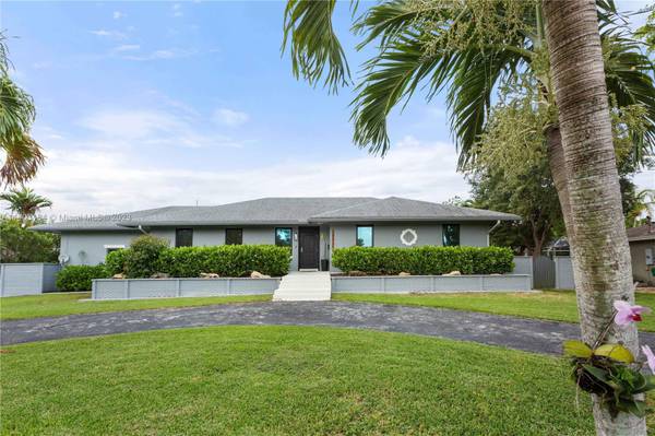 15535 SW 77th Ct, Palmetto Bay, FL 33157