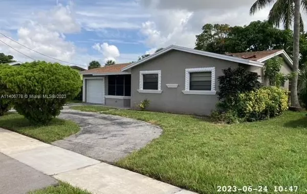 4421 NW 37th St, Lauderdale Lakes, FL 33319