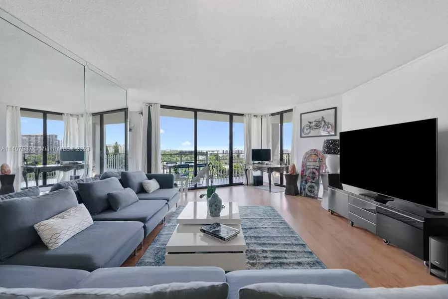 1000 Quayside Ter #1011, Miami, FL 33138