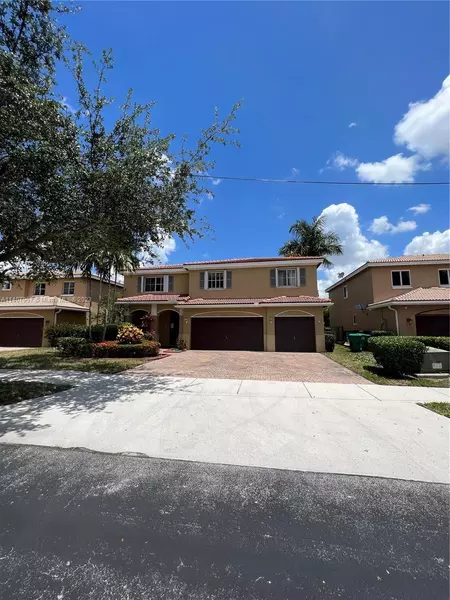 939 NW 206th St, Miami Gardens, FL 33169