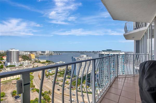 7601 E Treasure Dr #PH101, North Bay Village, FL 33141