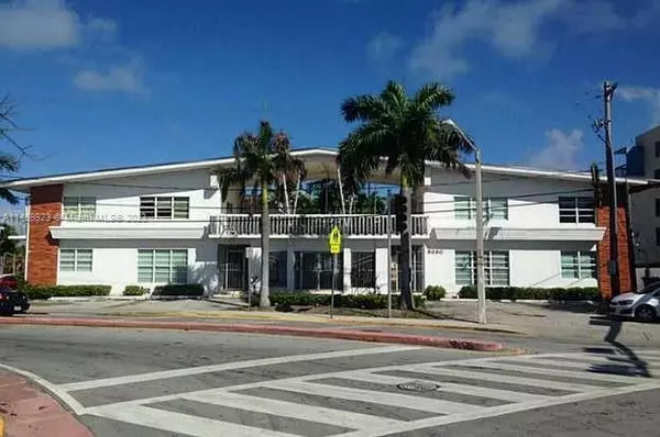 Miami Beach, FL 33141,8080 Tatum Waterway Dr #8