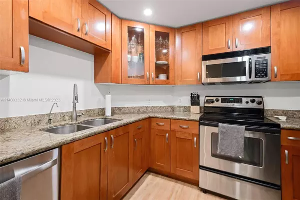 Coral Gables, FL 33134,20 Calabria Ave #204