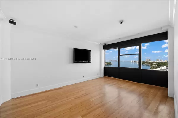 Miami Beach, FL 33141,900 Bay Dr #1021