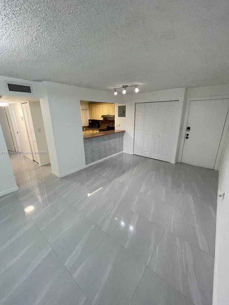 Miami, FL 33172,850 NW 87th Ave #206