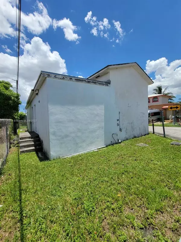 Medley, FL 33166,7605 NW 68th Ct