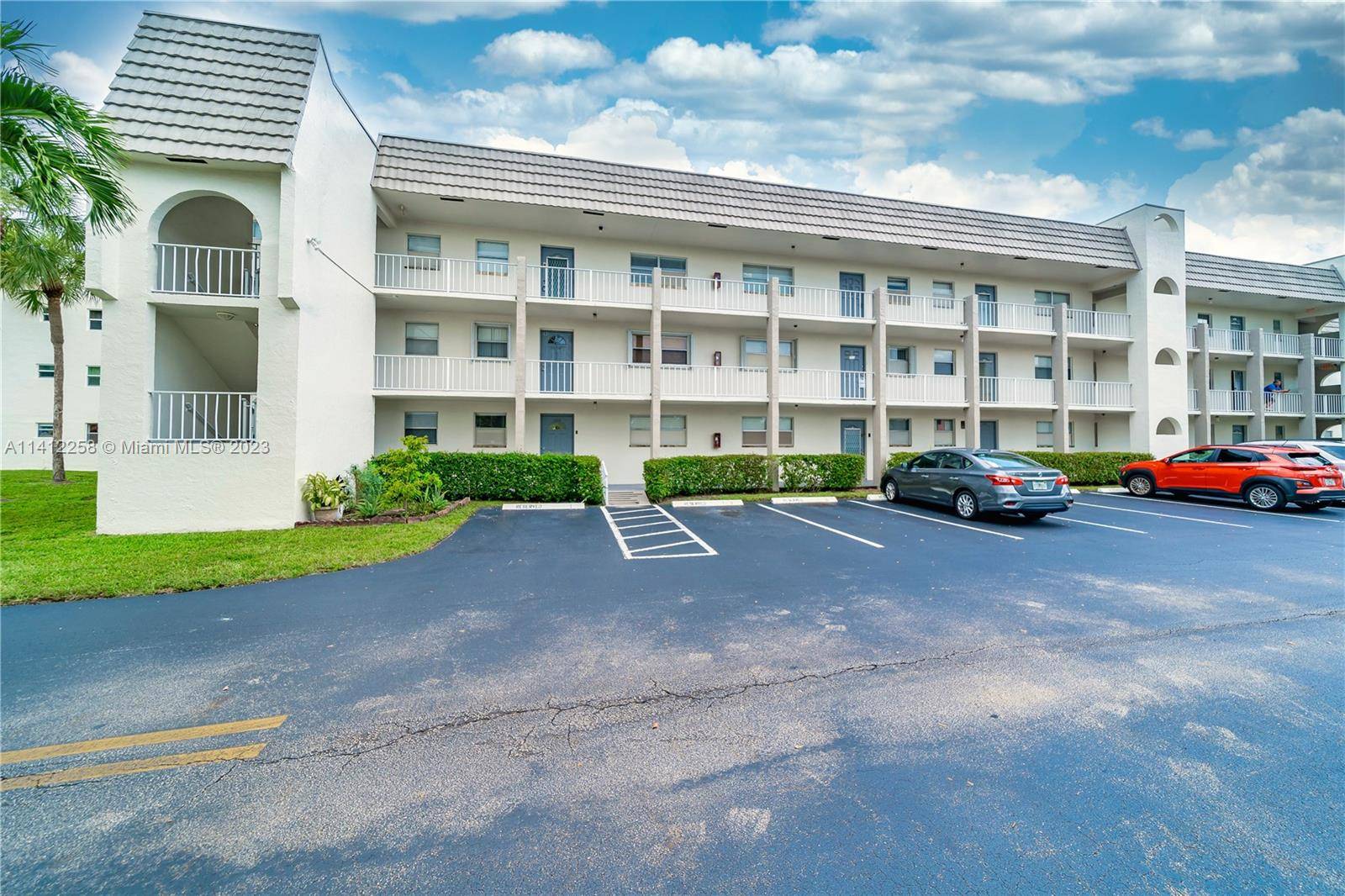 8450 Sunrise Lakes Blvd #203, Sunrise, FL 33322