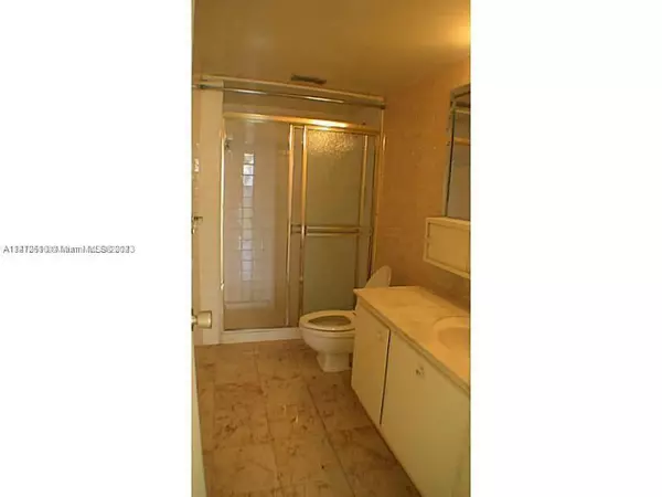 Miami Beach, FL 33141,900 Bay Dr #1025