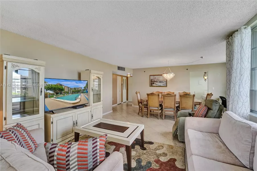 1100 Saint Charles Pl #619, Pembroke Pines, FL 33026