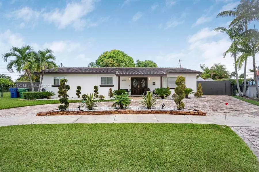 8255 SW 46th St, Miami, FL 33155