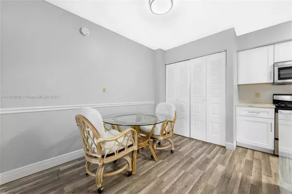 Fort Myers, FL 33919,5307 SUMMERLIN ROAD #715