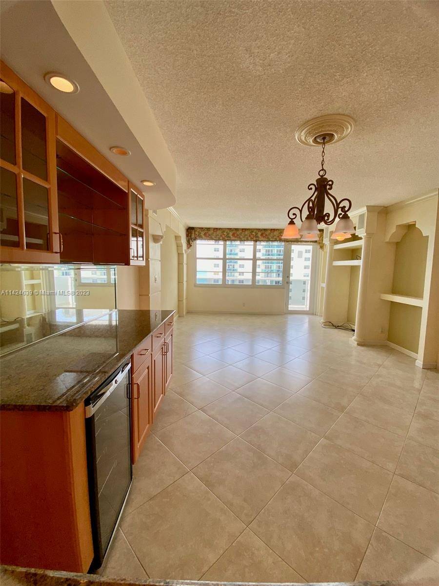 Hollywood, FL 33019,3725 S Ocean Dr #1108