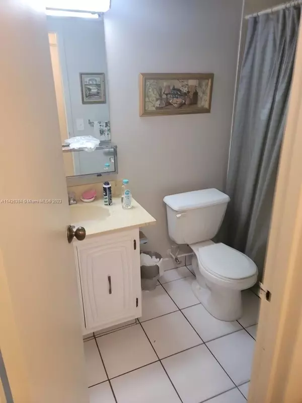 Lauderdale Lakes, FL 33311,2801 Somerset Dr #201