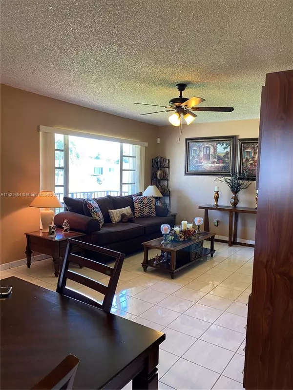 Hialeah, FL 33012,94 W 59th St