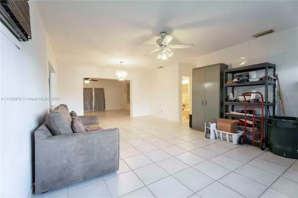 Hialeah, FL 33012,471 W 55th Pl