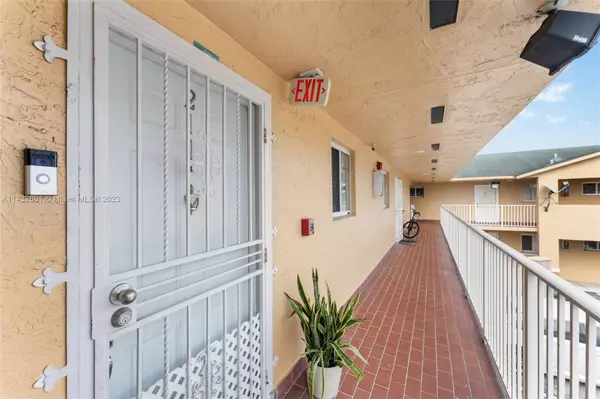 Hialeah Gardens, FL 33018,7965 W 30th Ct #211