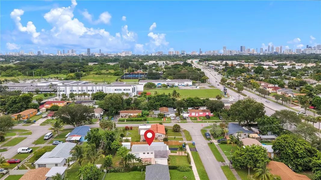 1271 NE 206th St, Miami, FL 33179